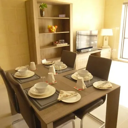 Ic Cens Ta' Kola Bed & Breakfast *