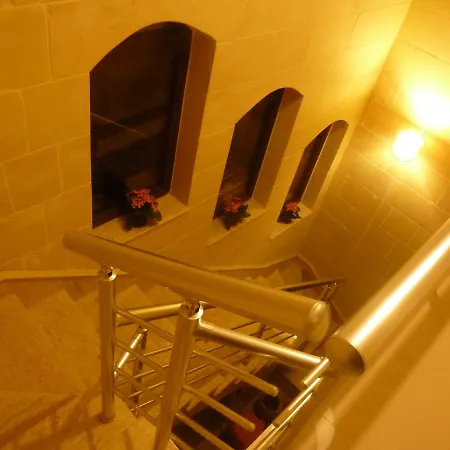 Ic Cens Ta' Kola Bed & Breakfast *