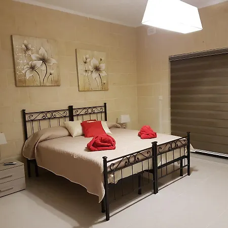 Ic Cens Ta' Kola Bed & Breakfast